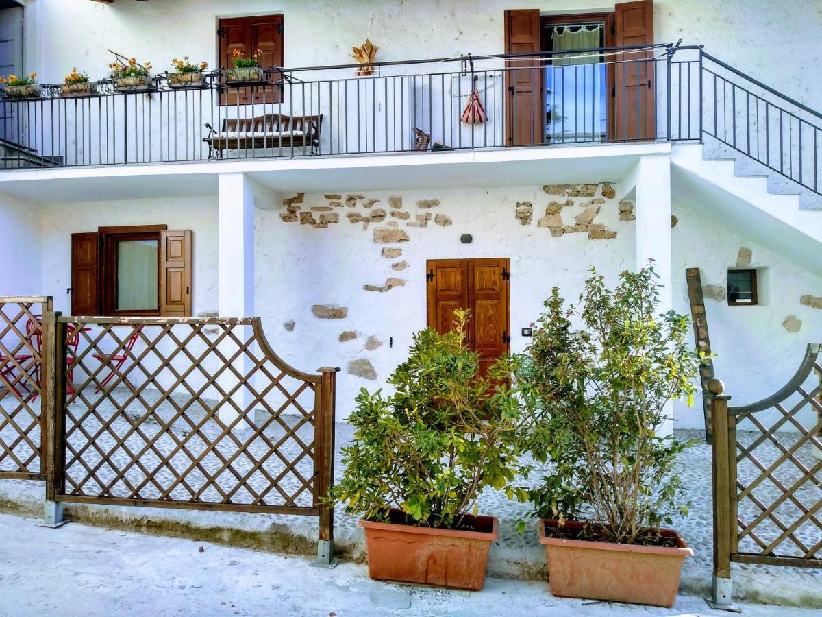 Cottage Lavanda E Rosmarino ラヴィース エクステリア 写真